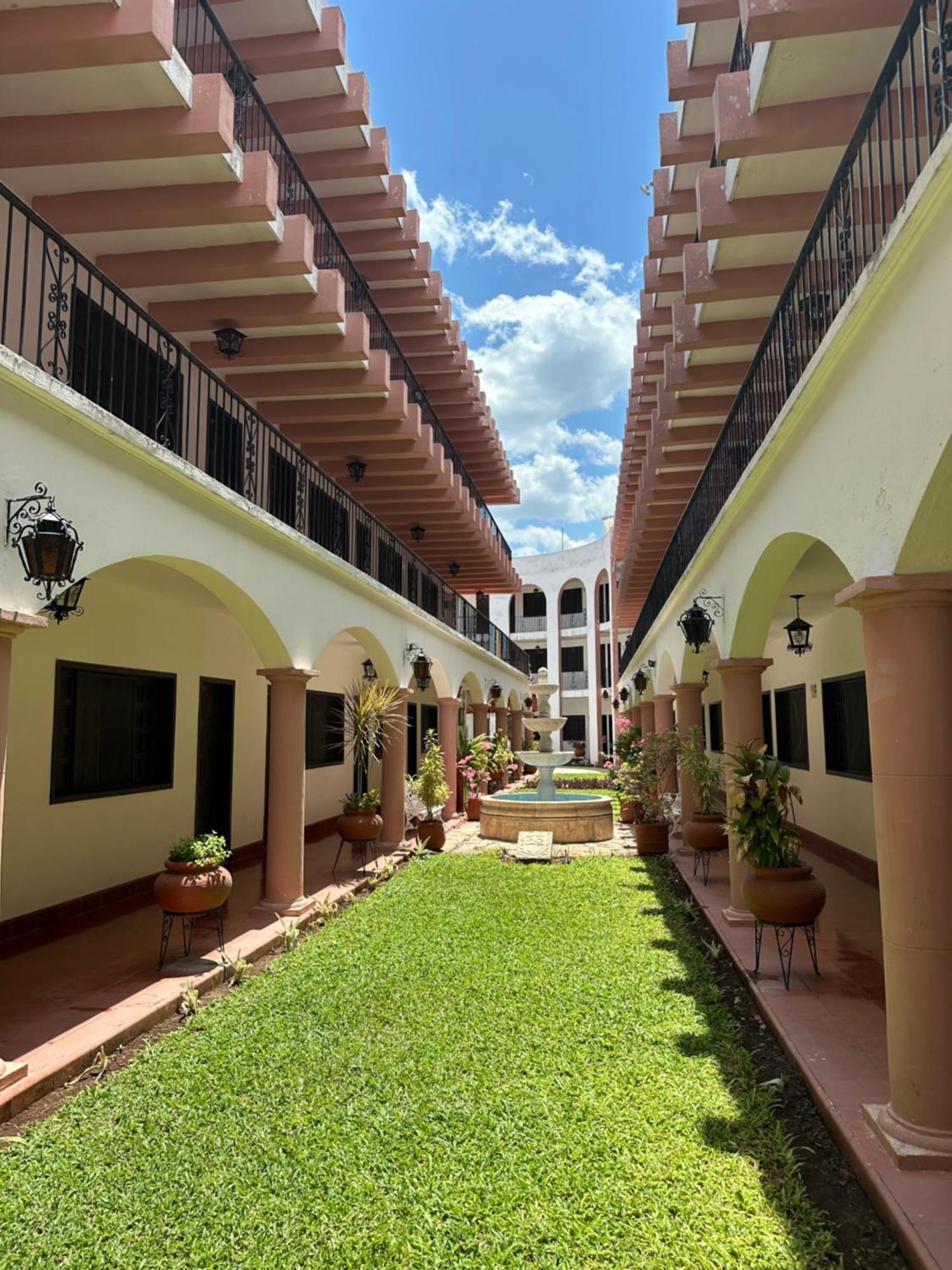 Hotel Zaci Вальядолид Экстерьер фото