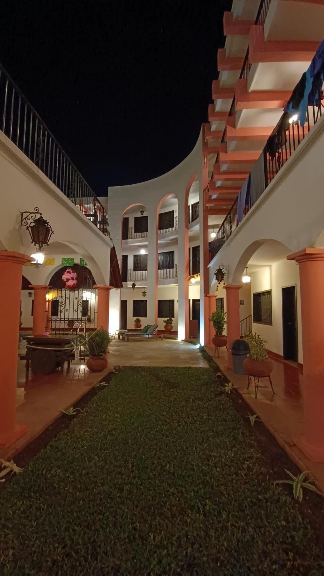 Hotel Zaci Вальядолид Экстерьер фото